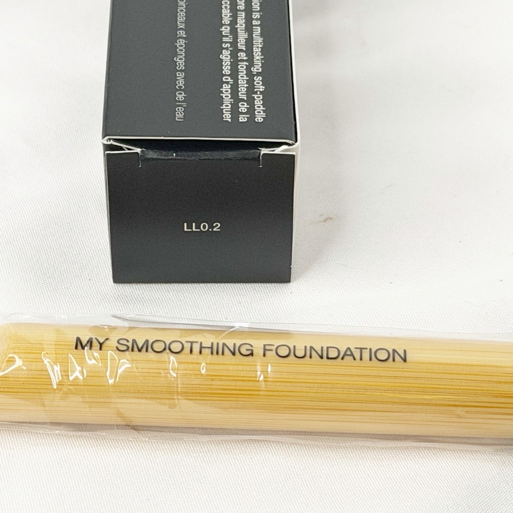 LimeLife by Alcone x MYKITCO. LL0.2 My Smoothing Foundation Brush - NIB